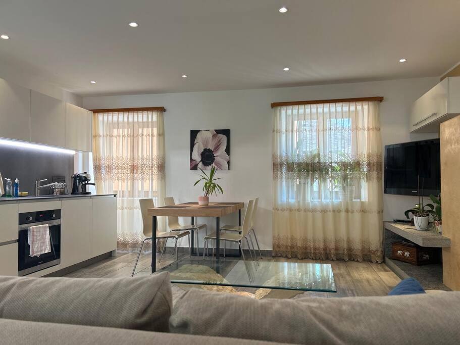 A Hilarious Hideaway In Roveredo Apartment Luaran gambar
